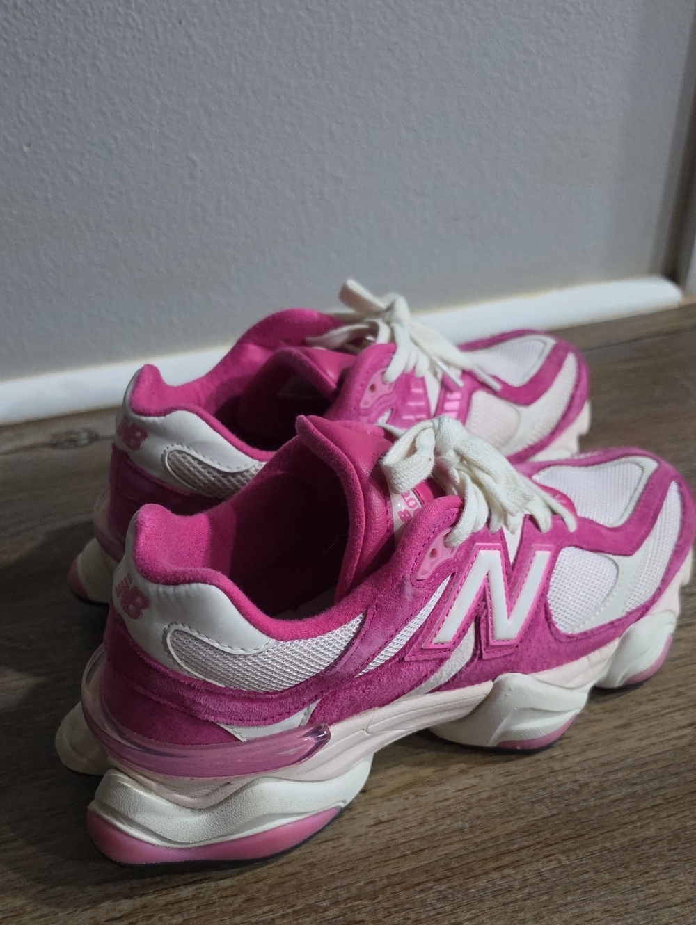 Pink New Balance 9060 Size 8.5 Womens Size 7 Mens Pink Rose - Picture 2 of 9